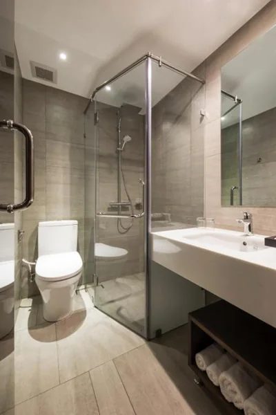 Triple E Hotel Fine Art Museum – Photos 11